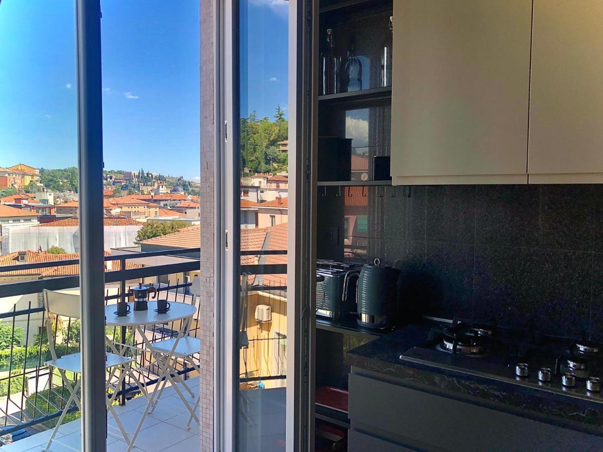 Attico Spazio Alla Luce Verona Bagian luar foto